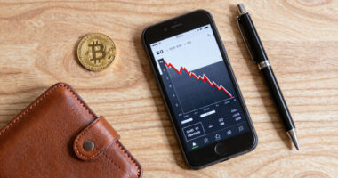 Bitcoin Hits Two-Week Low as Tech Selloff Sparks Risk-Off Mood